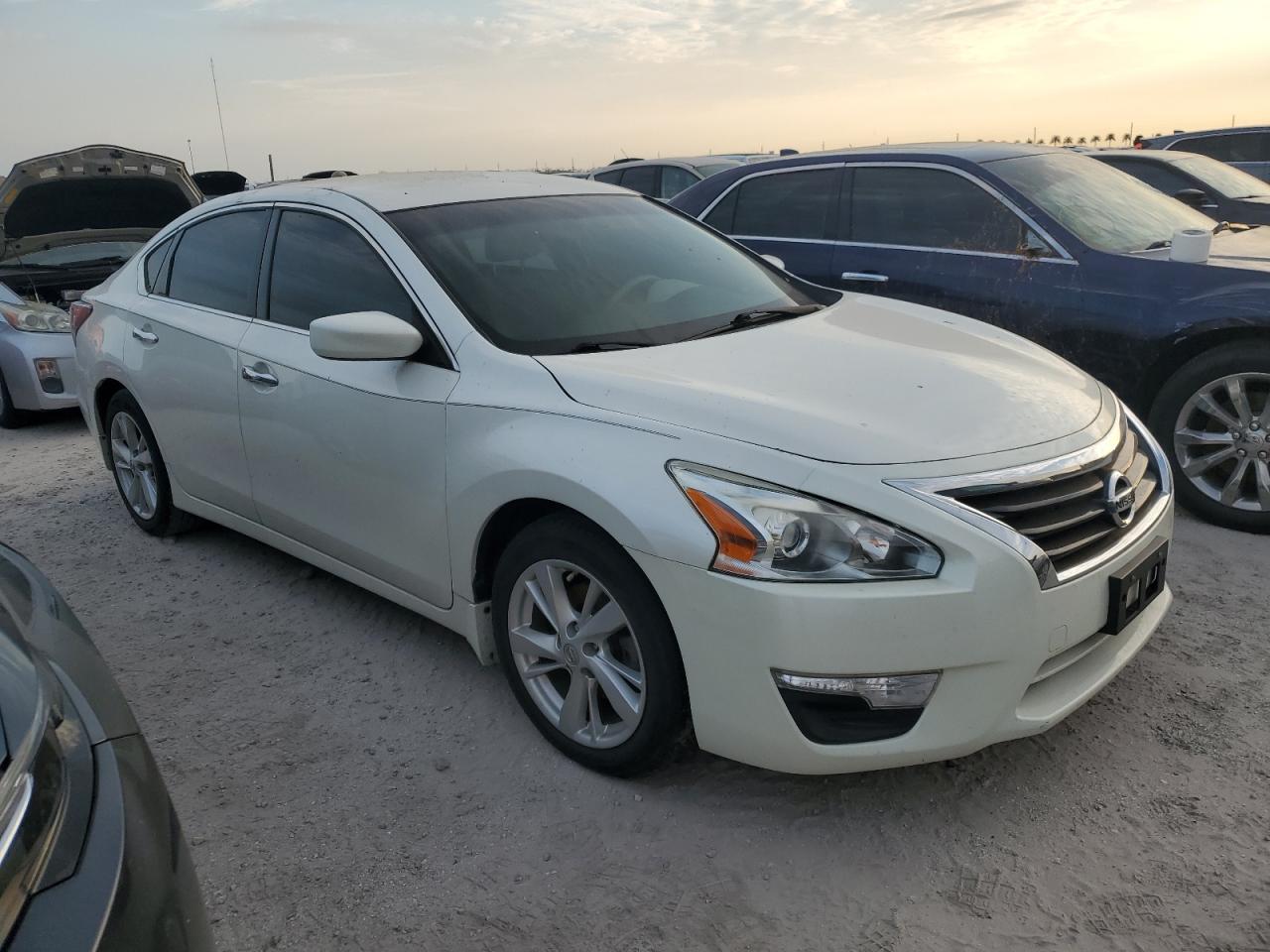 VIN 1N4AL3AP0EC423830 2014 NISSAN ALTIMA no.4