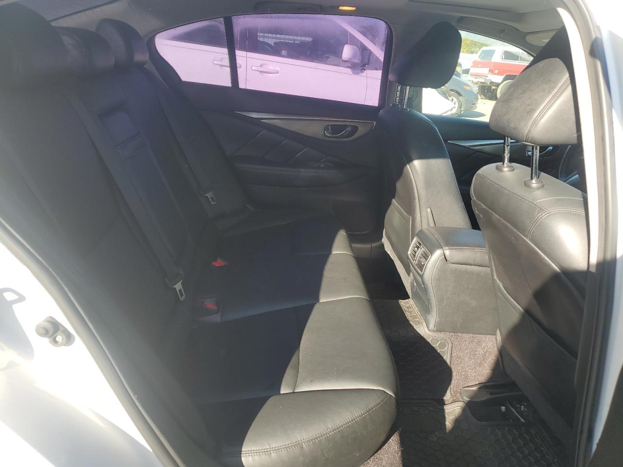 2015 Infiniti Q50 - Image 10