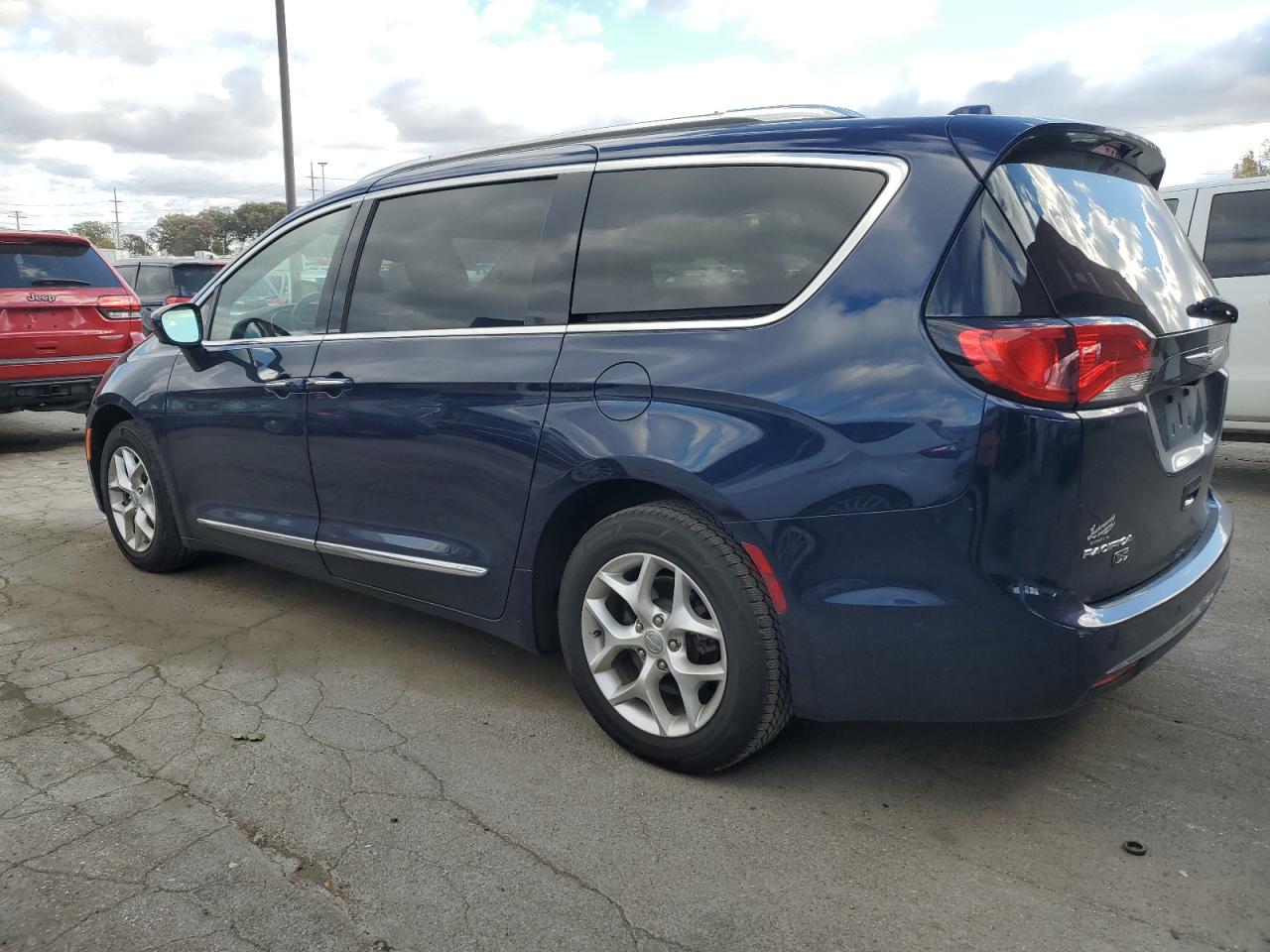 2020 Chrysler Pacifica Touring L VIN: 2C4RC1BGXLR111325 Lot: 75832364