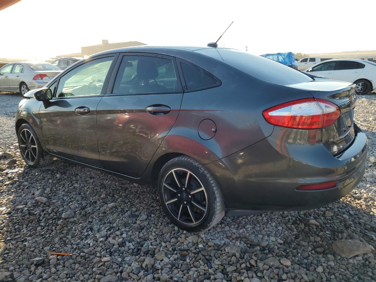 VIN 3FADP4BJ1KM130238 2019 FORD FIESTA no.2