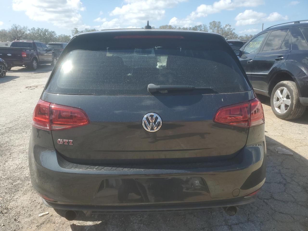 3VW447AU8HM018736 2017 Volkswagen Gti S/Se