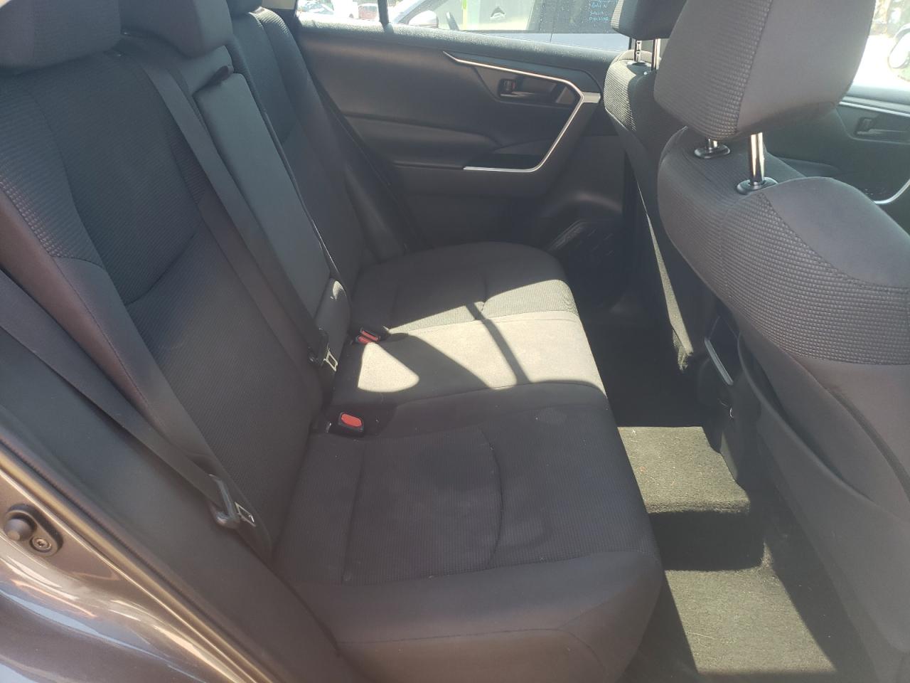 2T3H1RFV6KW045367 2019 Toyota Rav4 Le
