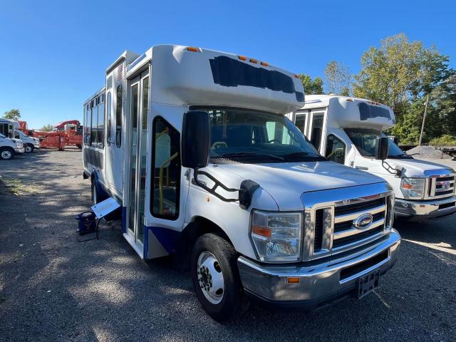 2013 Ford Econoline E450 Super Duty Cutaway Van