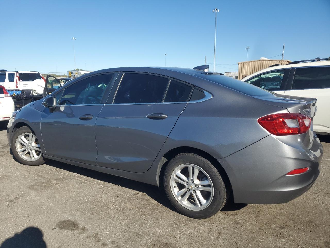 2018 Chevrolet Cruze - Image 2