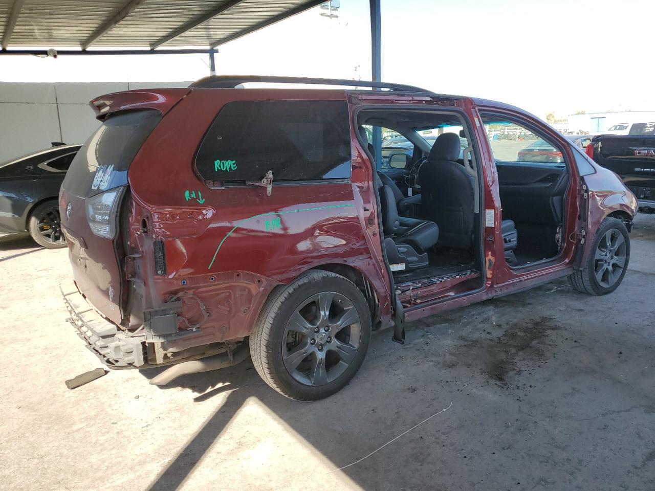 2015 Toyota Sienna - Image 3