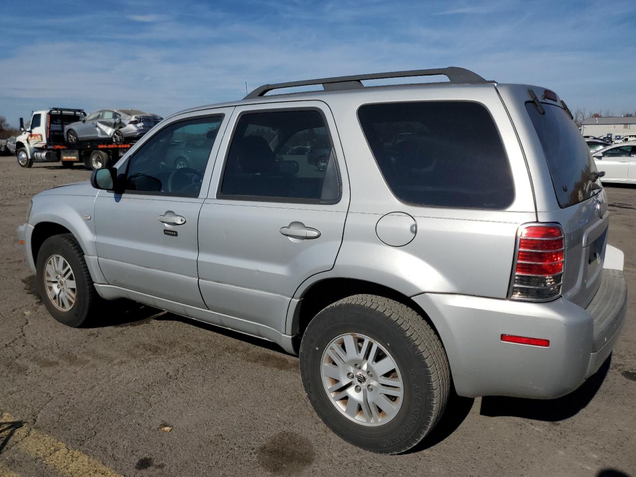 2005 Mercury Mariner - Image 2