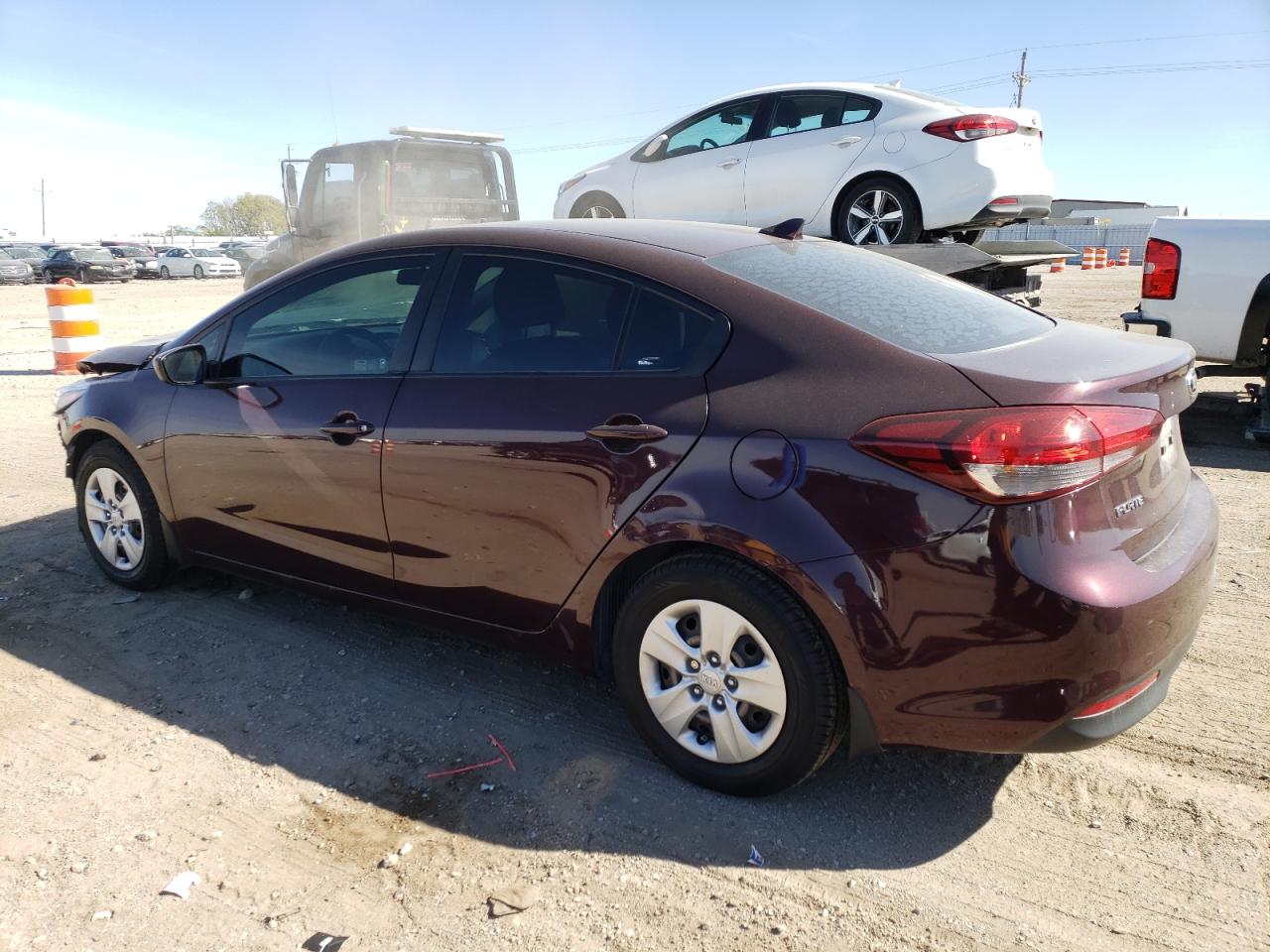 3KPFK4A72JE228274 2018 KIA FORTE - Image 2