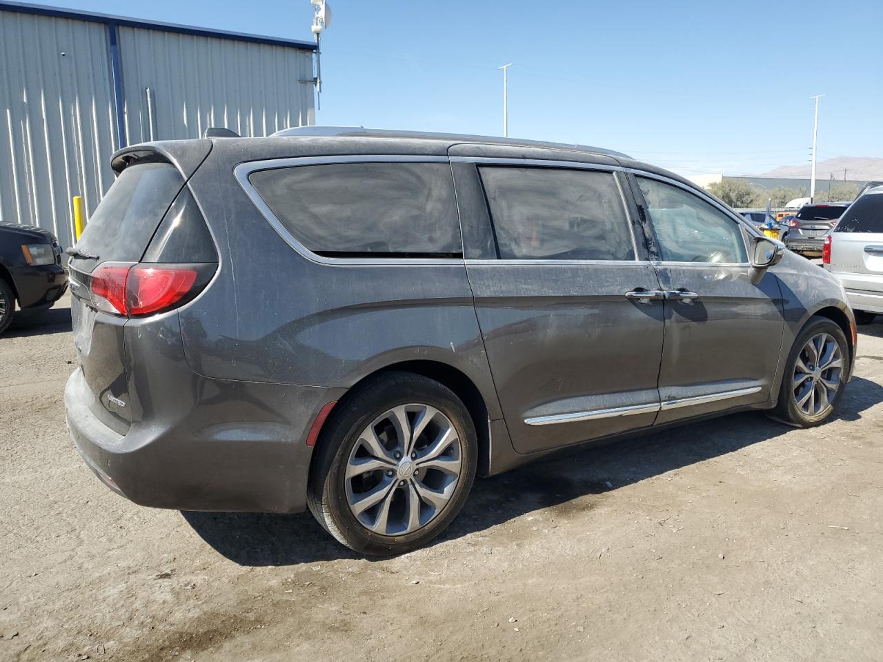 2018 Chrysler Pacifica - Image 3