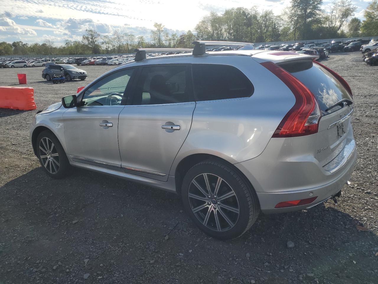 YV449MRU9H2213188 2017 VOLVO XC60 - Image 2