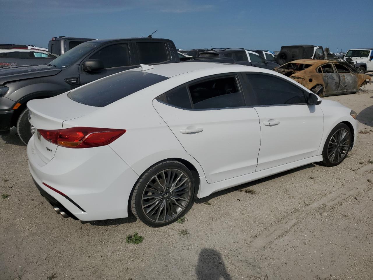 2018 Hyundai Elantra - Image 3