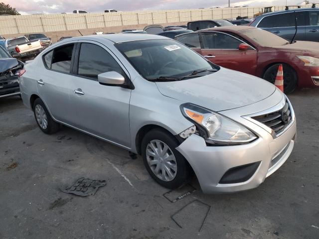  NISSAN VERSA 2018 Сріблястий