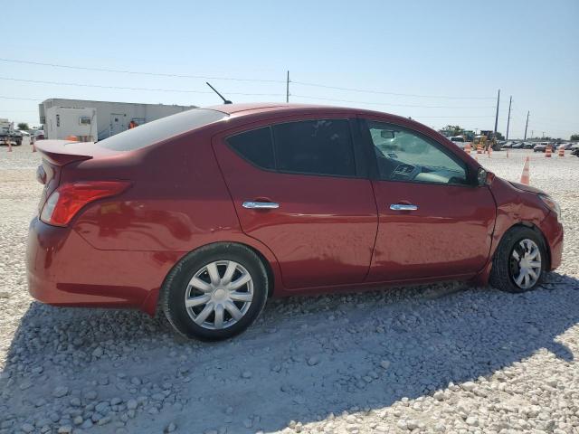 Седани NISSAN VERSA 2015 Червоний