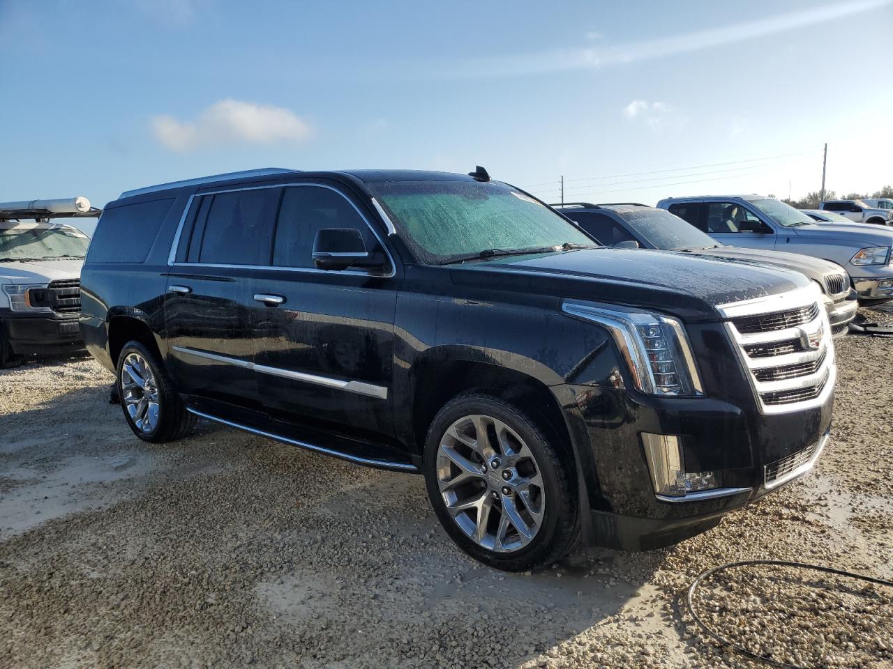 VIN 1GYS4HKJXKR186608 2019 CADILLAC ESCALADE no.4