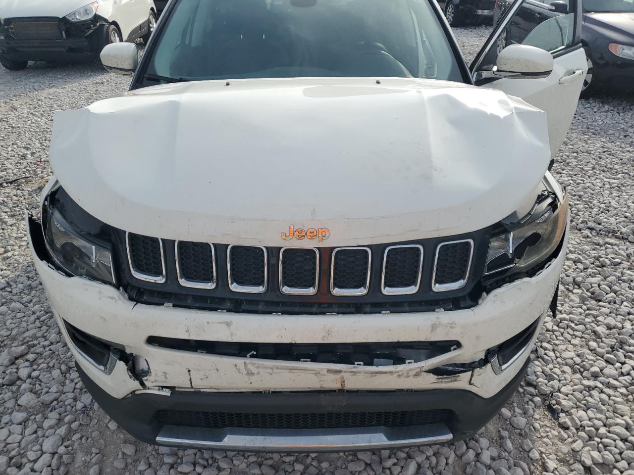 2018 Jeep Compass - Image 12