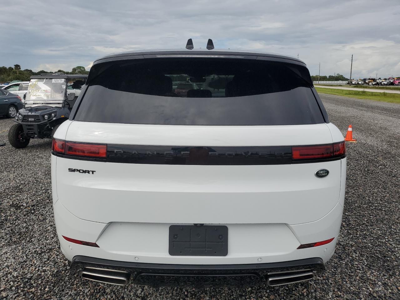 2023 Land Rover Range Rover - Image 6