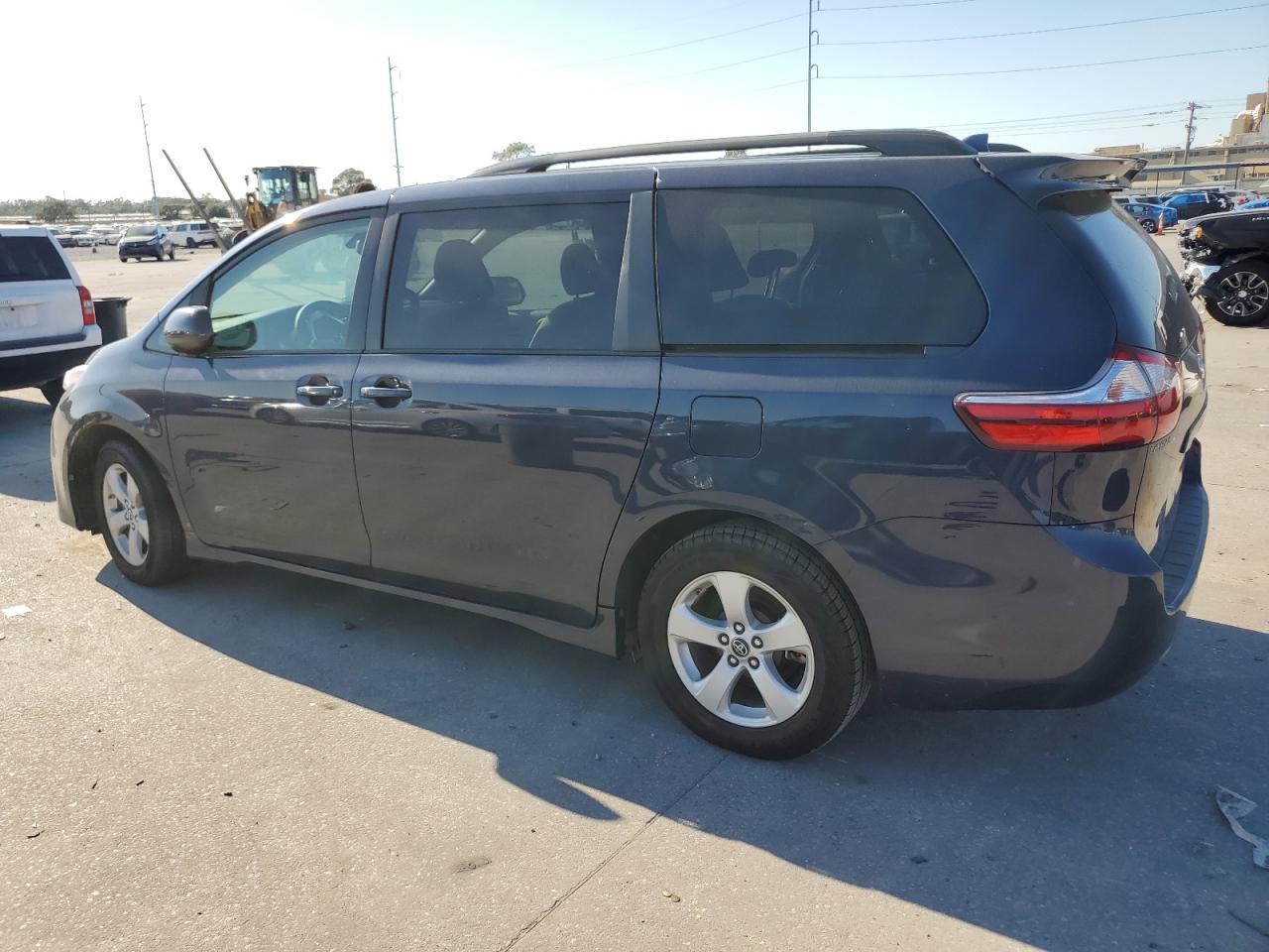 2018 Toyota Sienna - Image 2