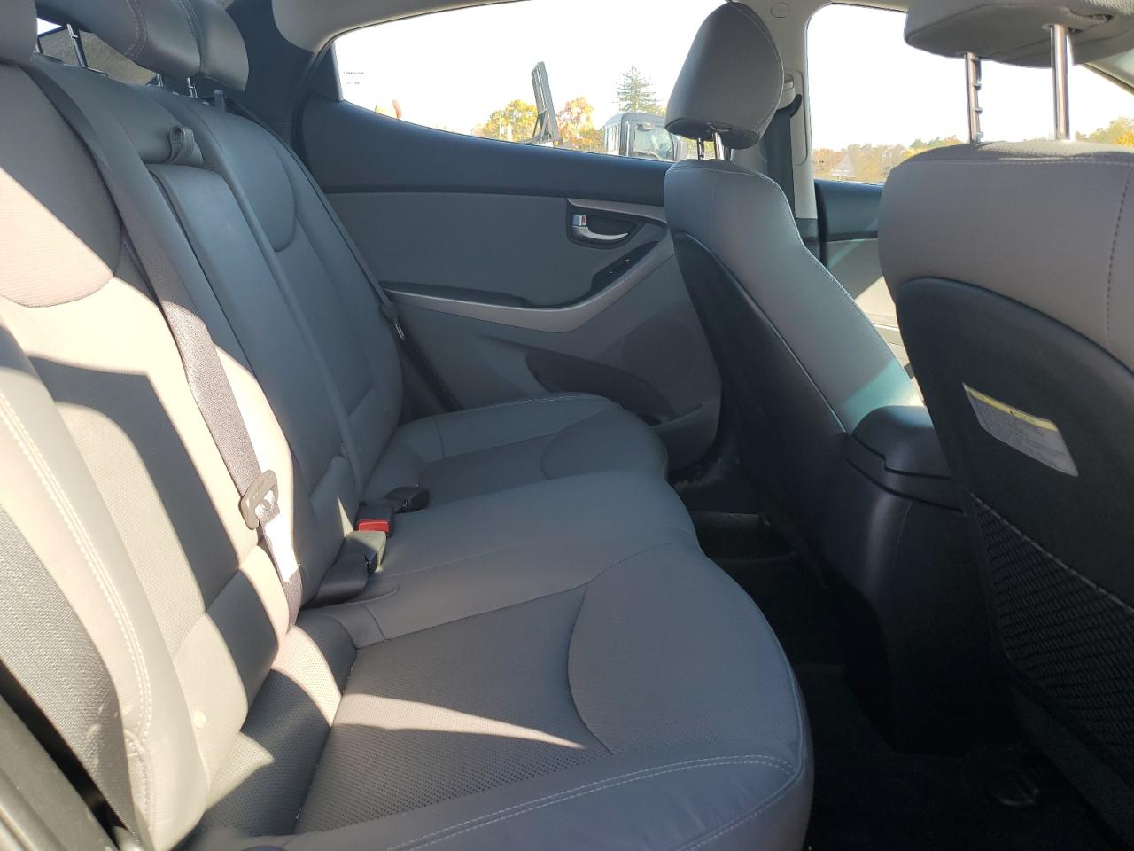 2016 Hyundai Elantra - Image 10