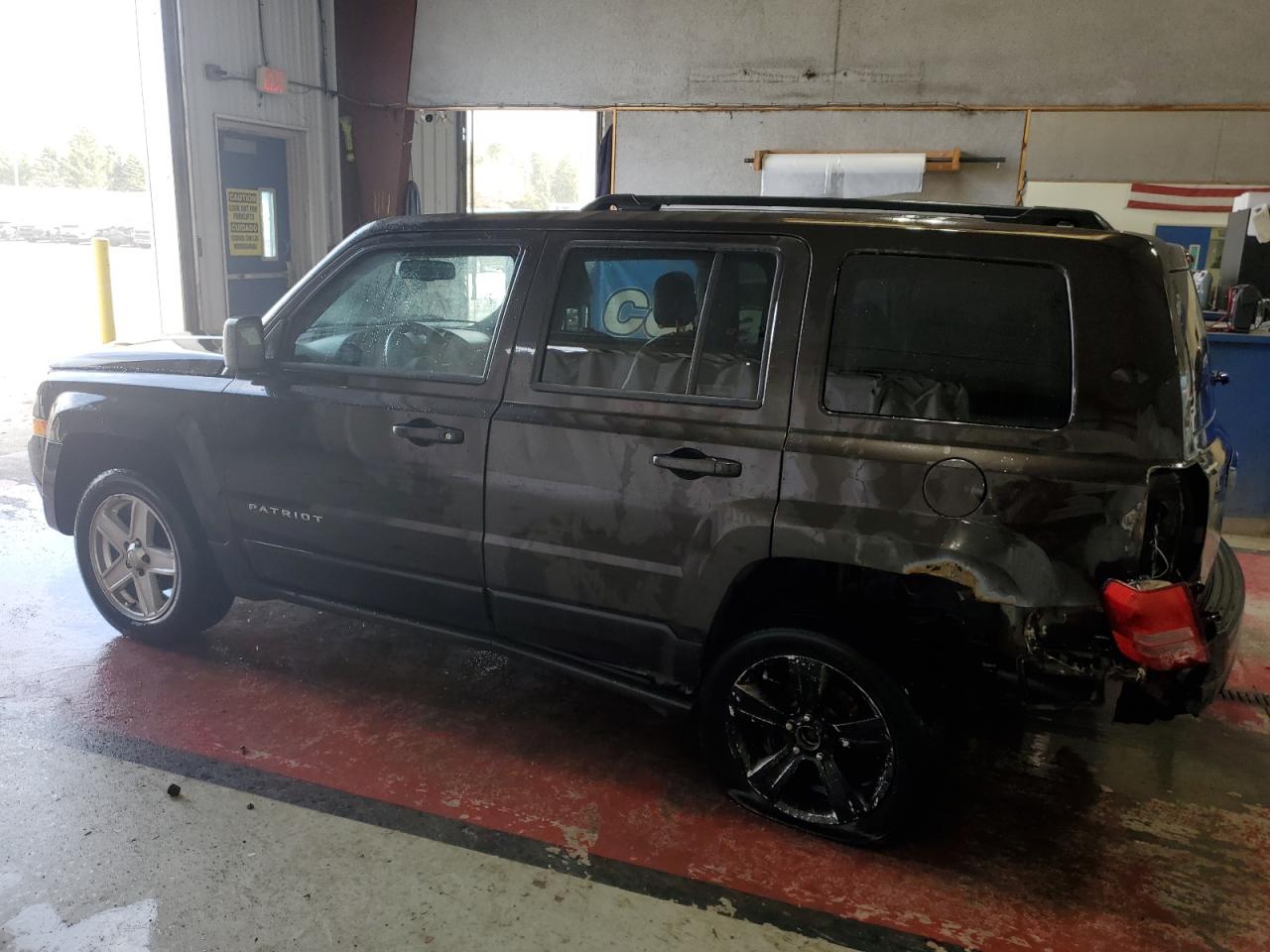 2014 Jeep Liberty (Patriot) - Image 2