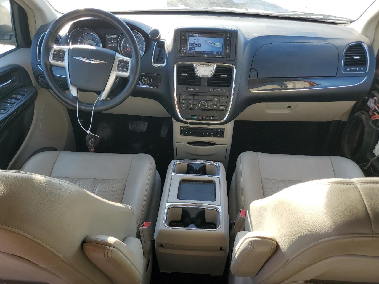 2012 Chrysler Town & Country - Image 8