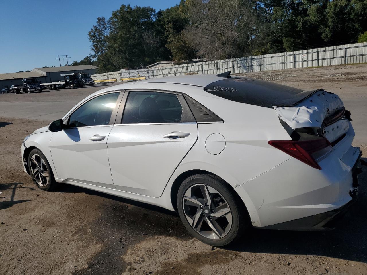 2022 Hyundai Elantra - Image 2