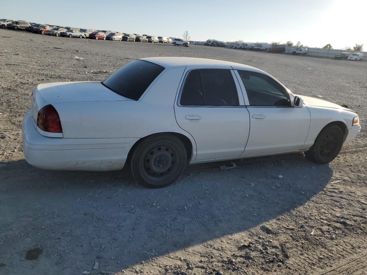 2009 Ford Crown Victoria - Image 3