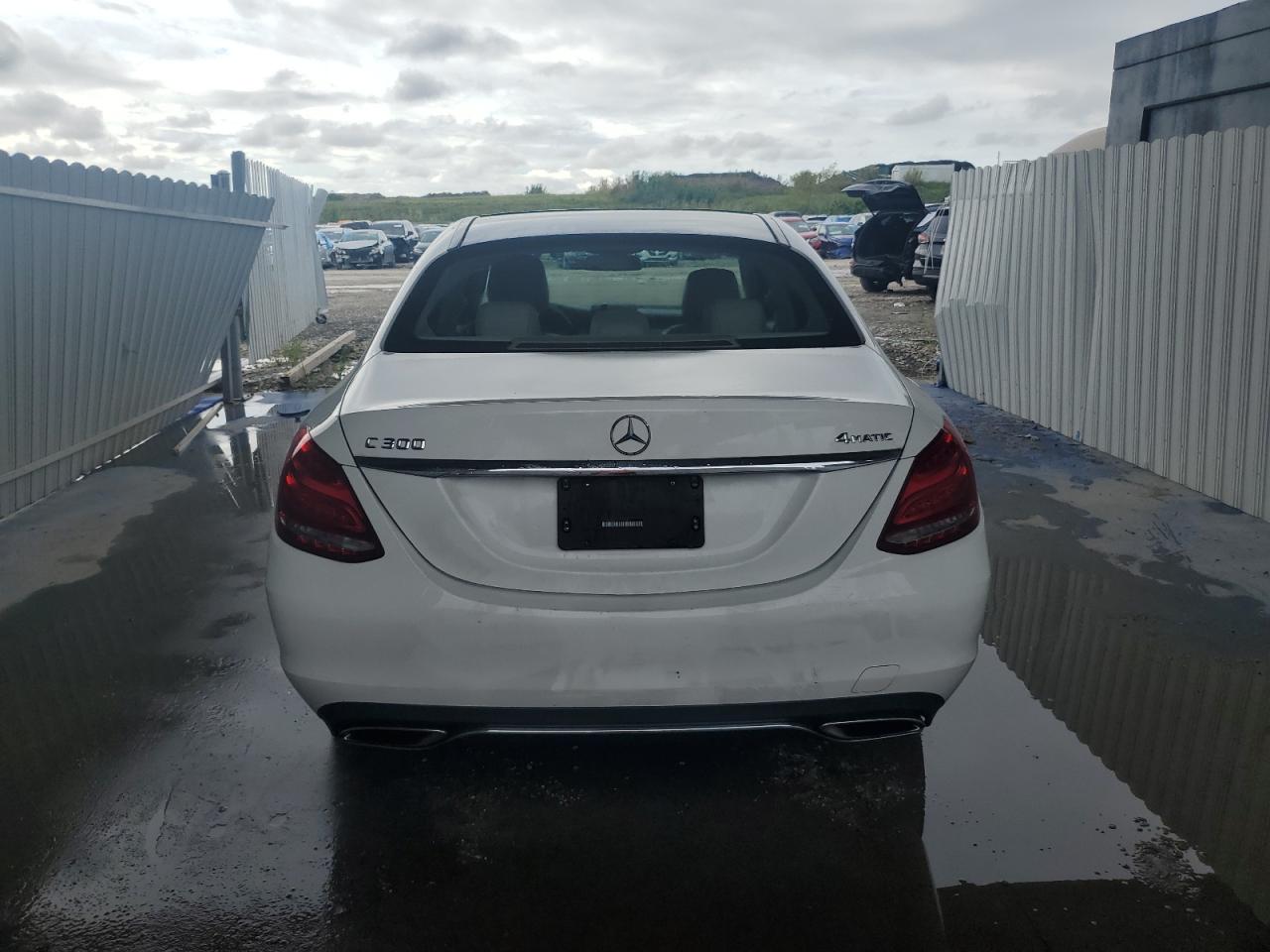 2015 Mercedes-Benz C 300 4Matic VIN: 55SWF4KB1FU014738 Lot: 75648214