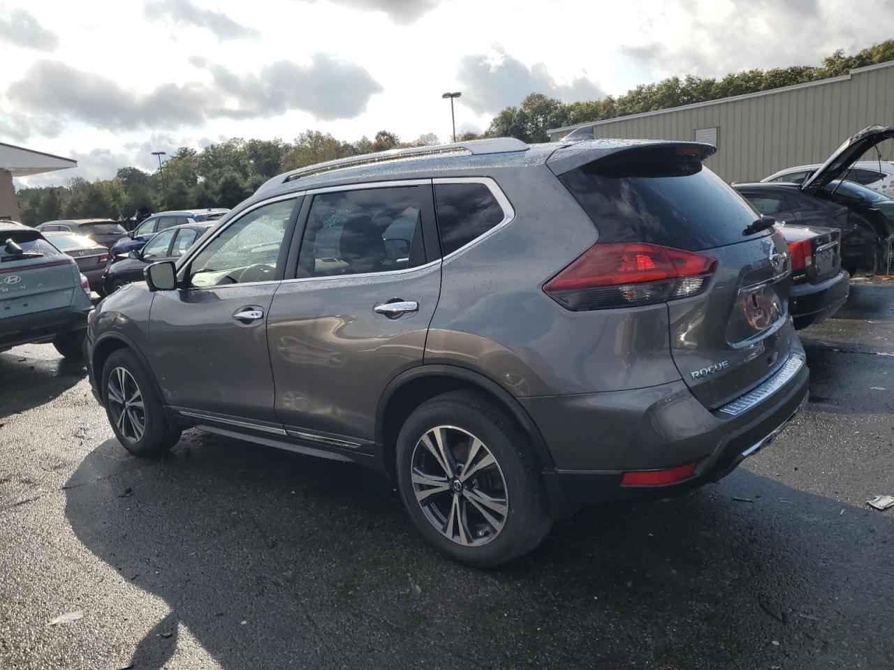 2018 Nissan Rogue - Image 2