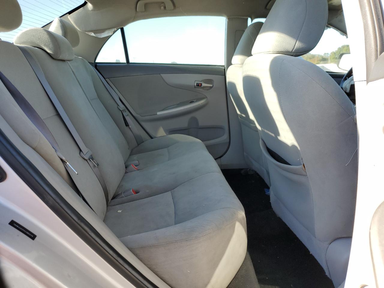 2010 Toyota Corolla - Image 11