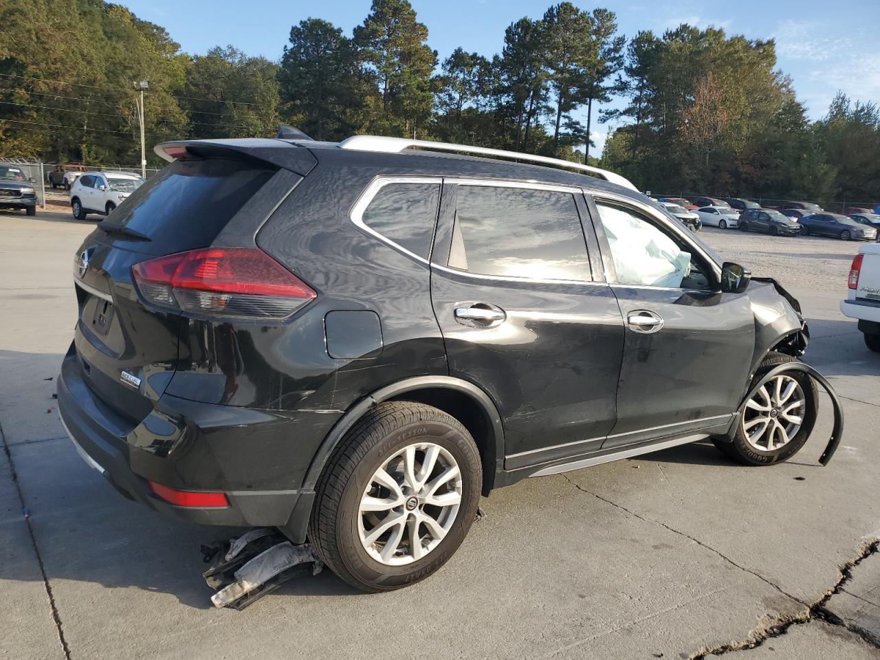 2019 Nissan Rogue - Image 3