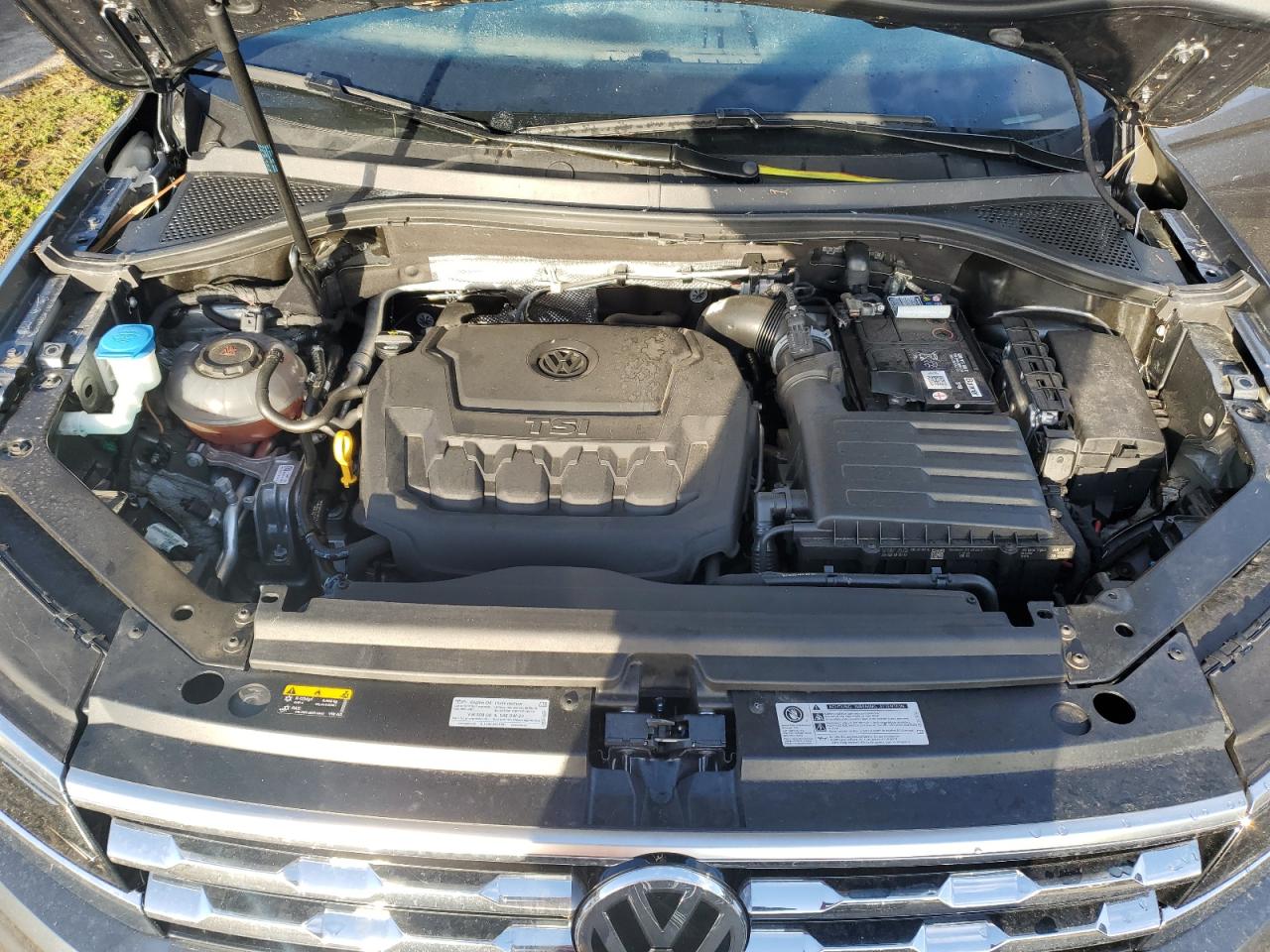 3VV5B7AX2JM114151 2018 Volkswagen Tiguan Sel Premium