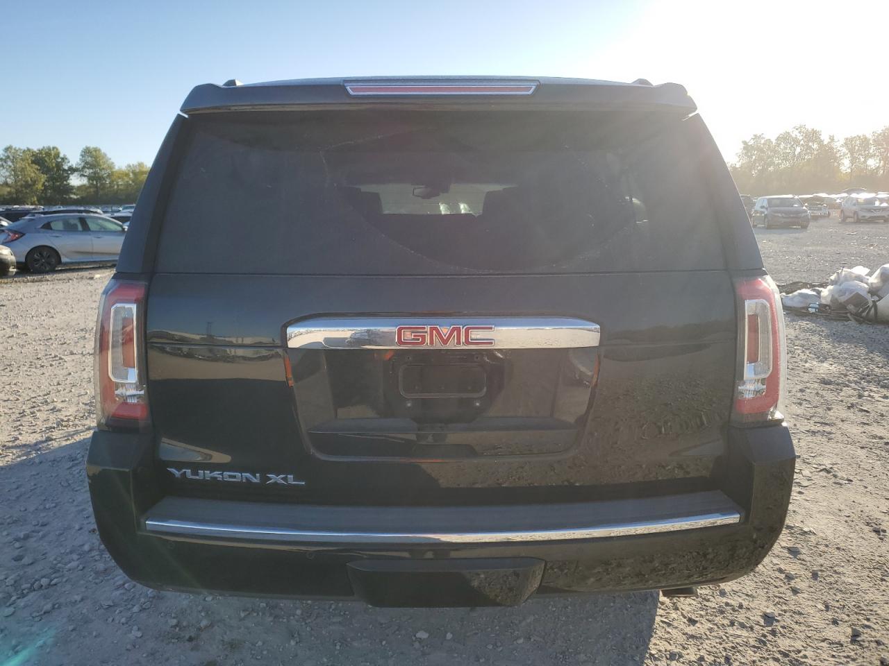 2018 GMC Yukon Xl Denali VIN: 1GKS2HKJ3JR358928 Lot: 74893394