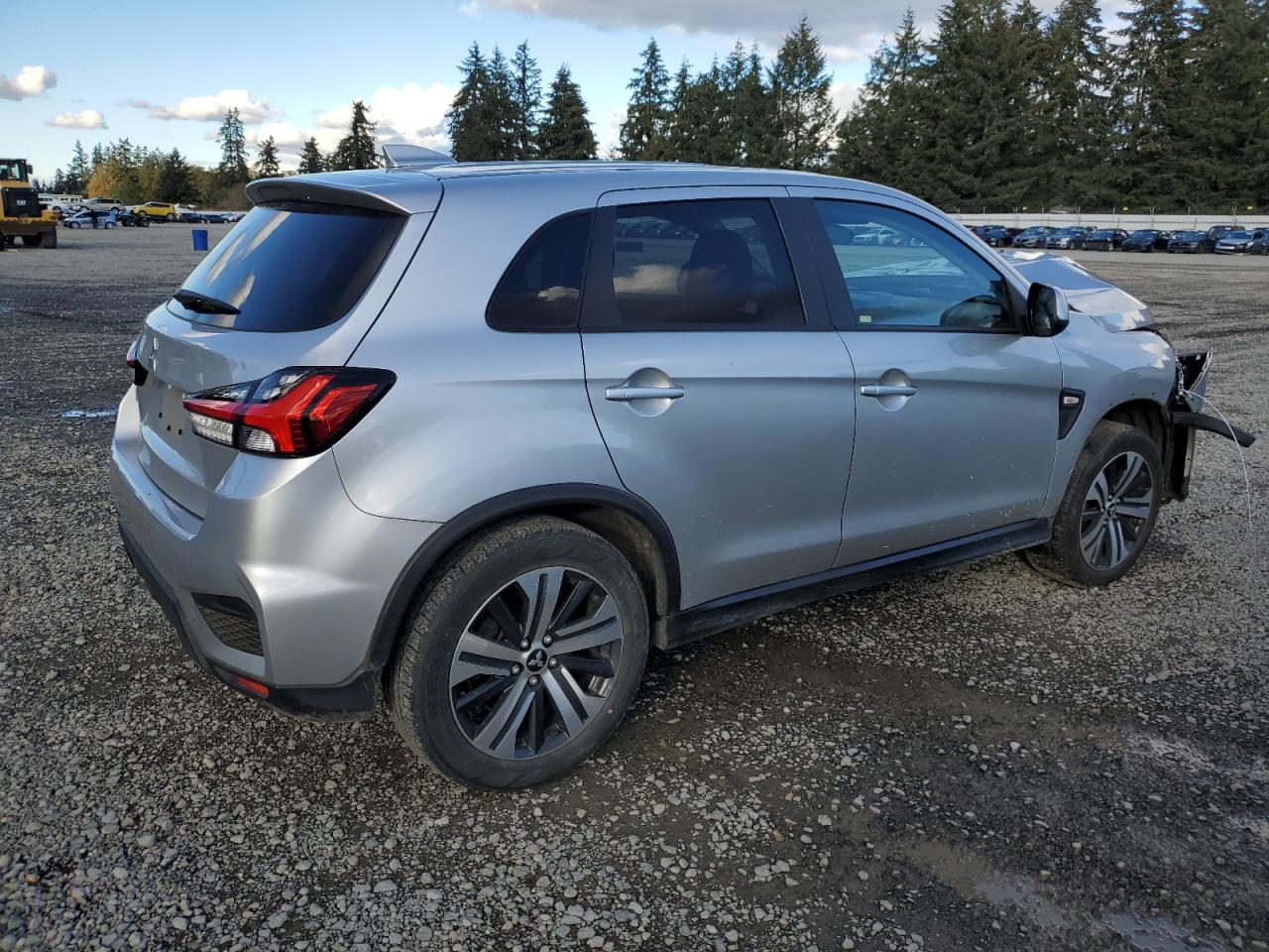 2021 Mitsubishi Outlander - Image 3