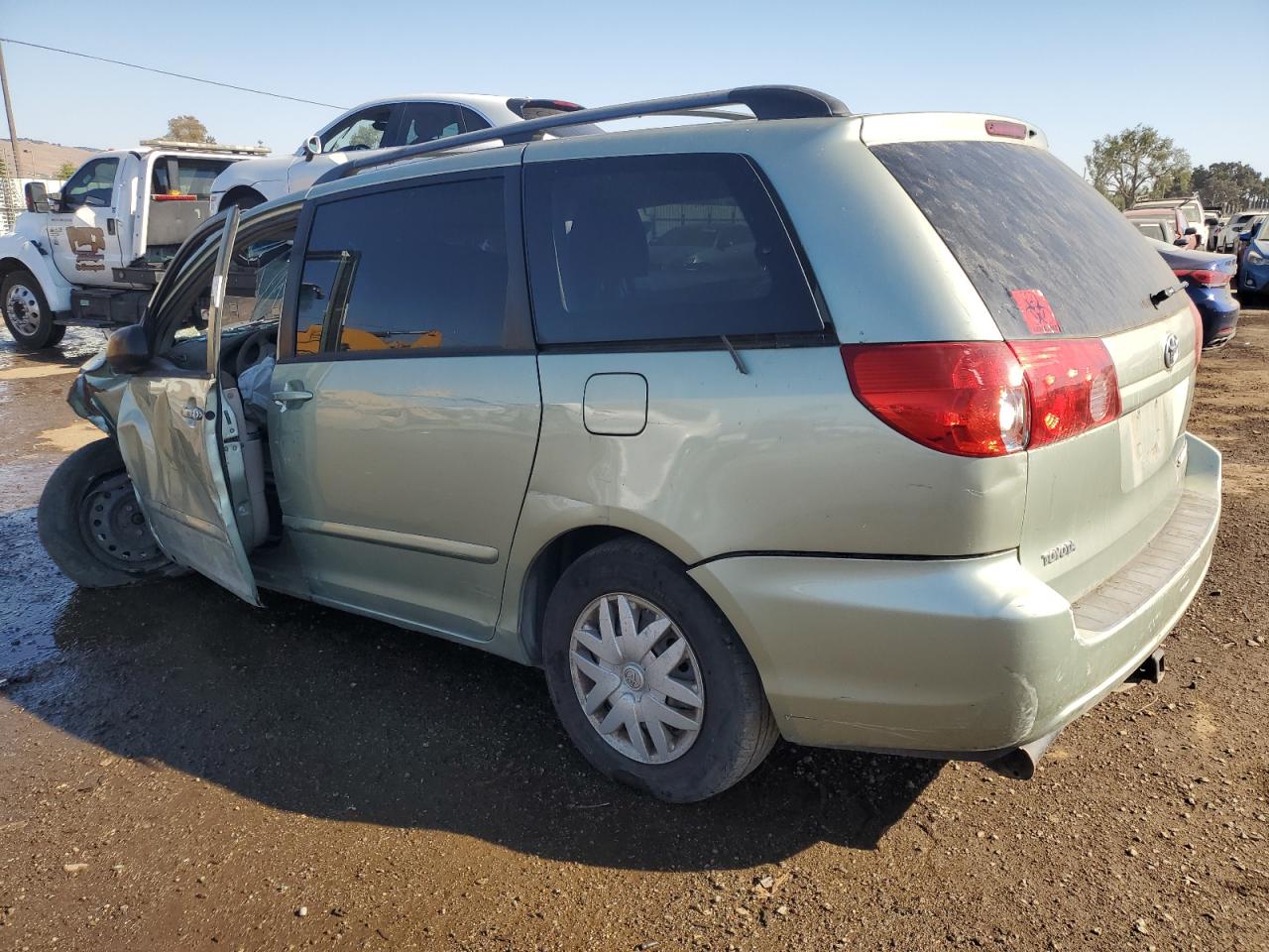 2010 Toyota Sienna - Image 2