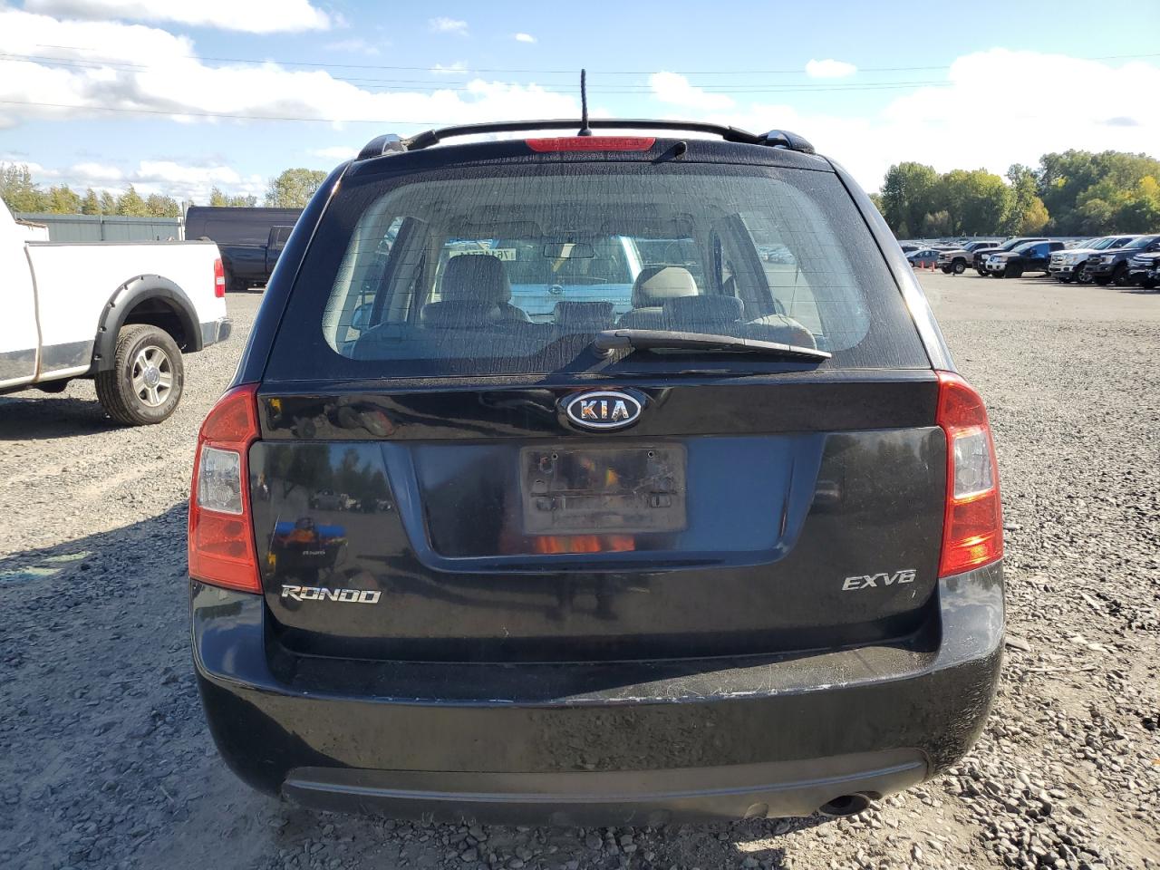 2007 Kia Rondo Lx VIN: KNAFG526477036423 Lot: 76145744