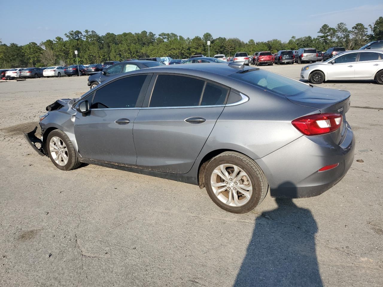 2019 Chevrolet Cruze - Image 2