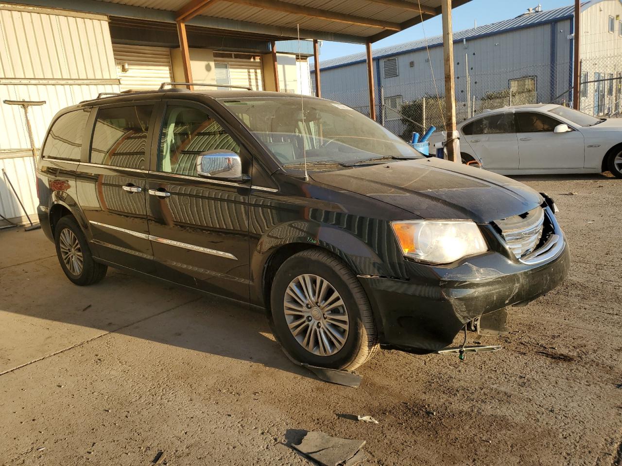 2014 Chrysler Town & Country - Image 4