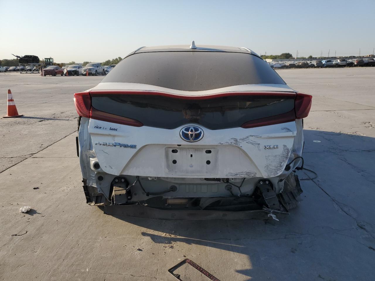 JTDKAMFP8M3164697 2021 Toyota Prius Prime Le