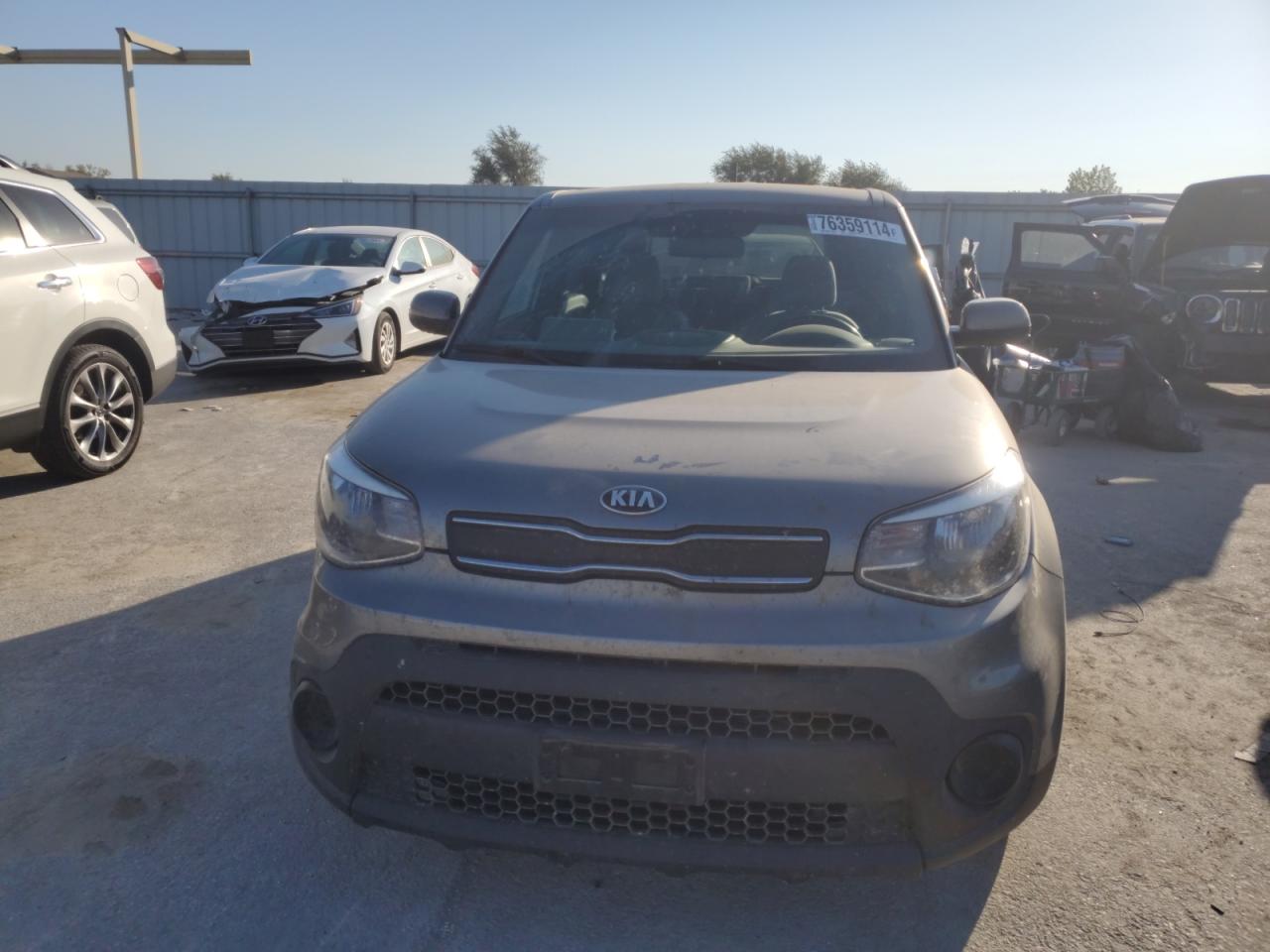 VIN KNDJN2A2XJ7608201 2018 KIA SOUL no.5