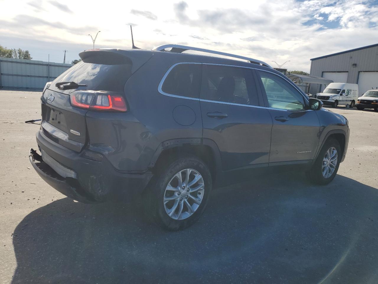 2019 Jeep Grand Cherokee - Image 3
