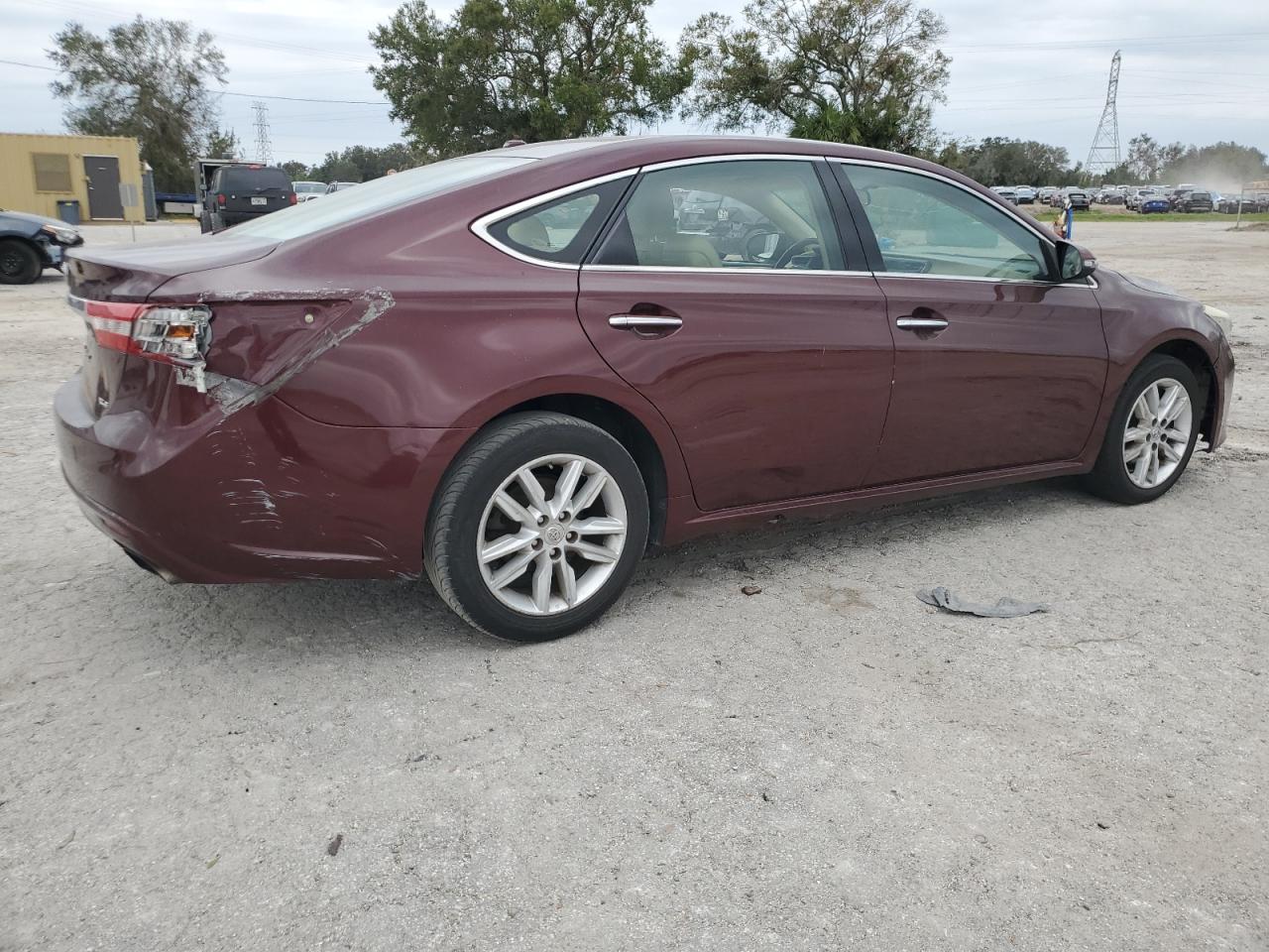 2015 Toyota Avalon - Image 3