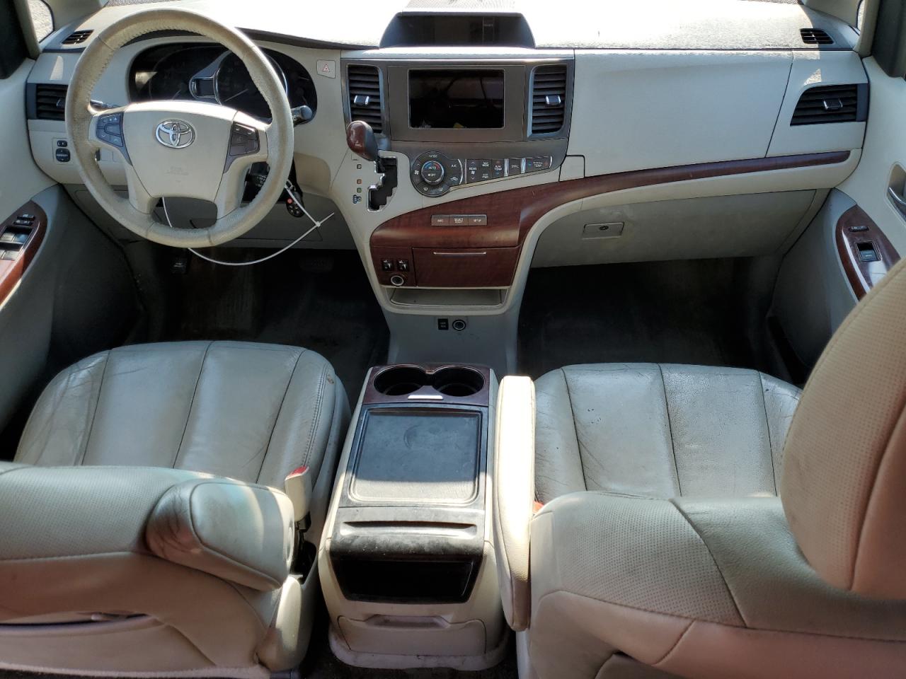 2013 Toyota Sienna - Image 8