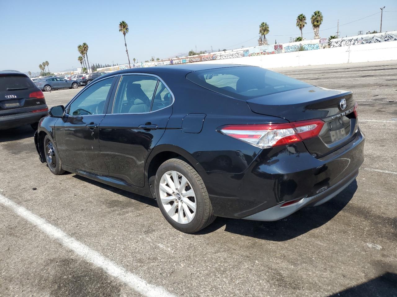 4T1B11HK0JU597920 2018 TOYOTA CAMRY - Image 2