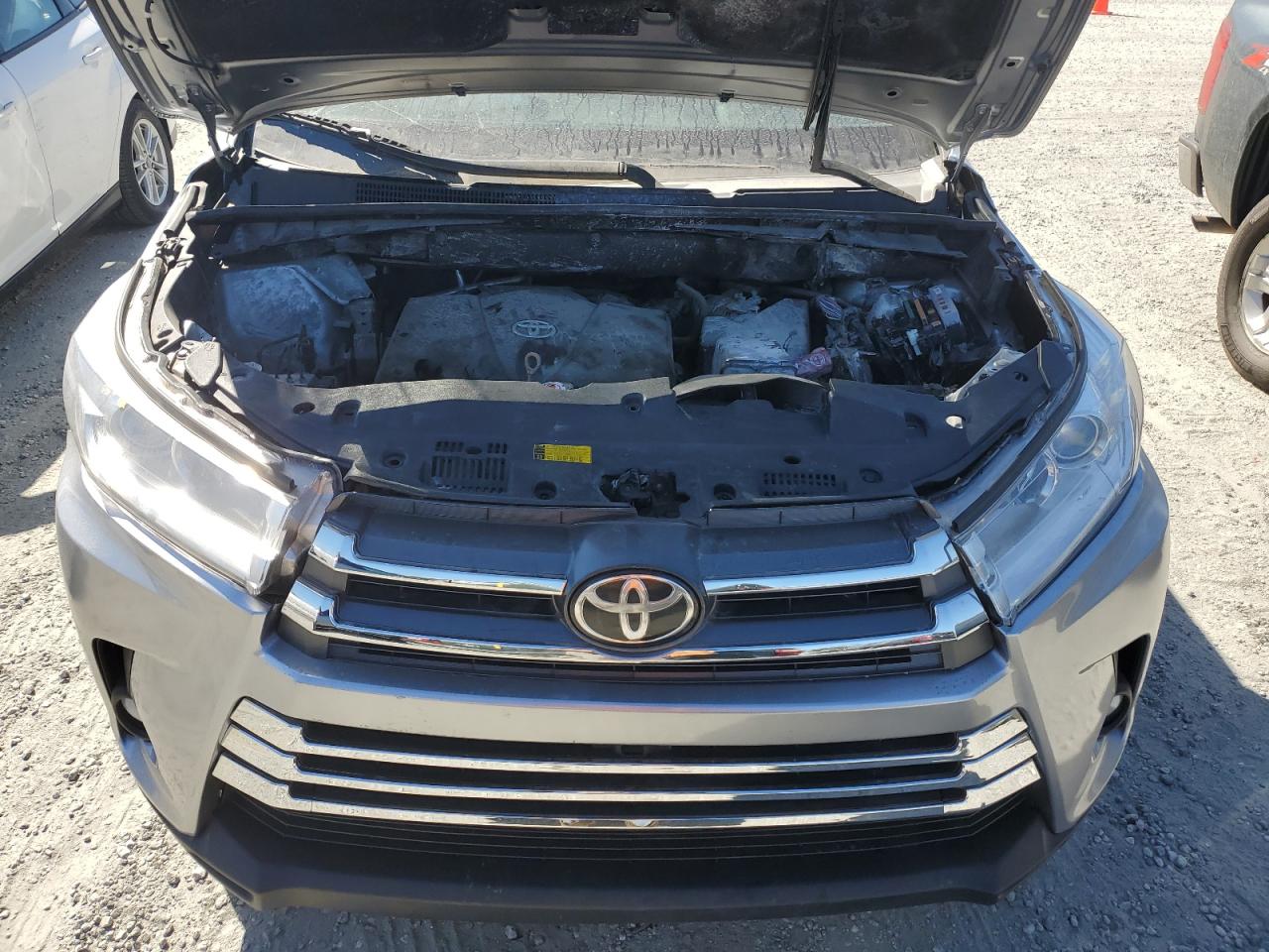 2018 Toyota Highlander Le VIN: 5TDBZRFH6JS913330 Lot: 76723384