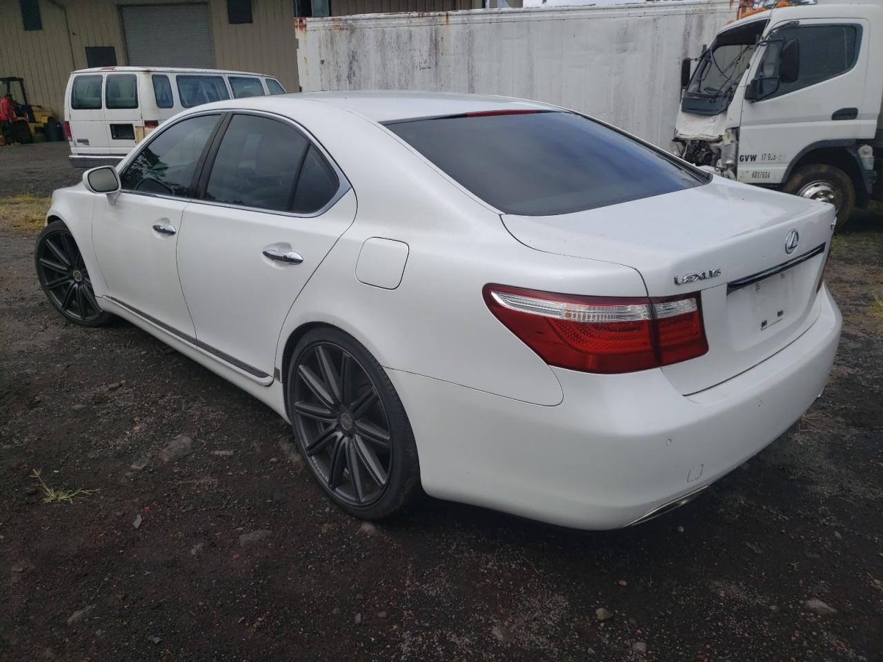 2007 Lexus LS - Image 2
