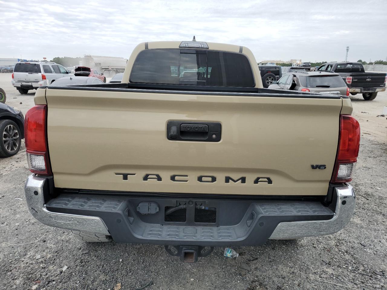 2018 Toyota Tacoma Double Cab VIN: 5TFBZ5DN8JX004307 Lot: 76295544