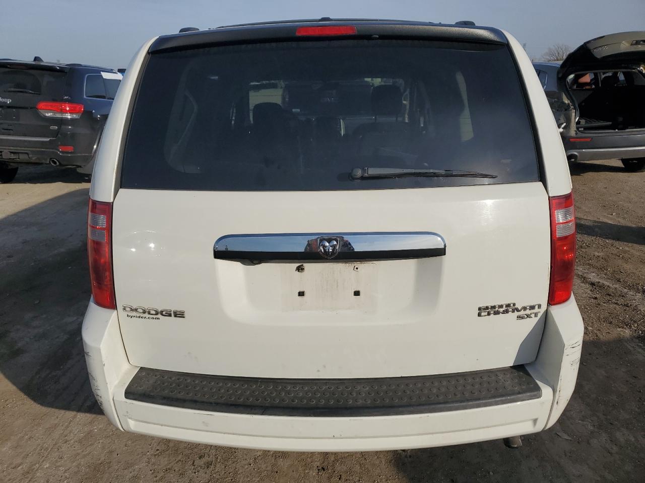 2010 Dodge Caravan - Image 6