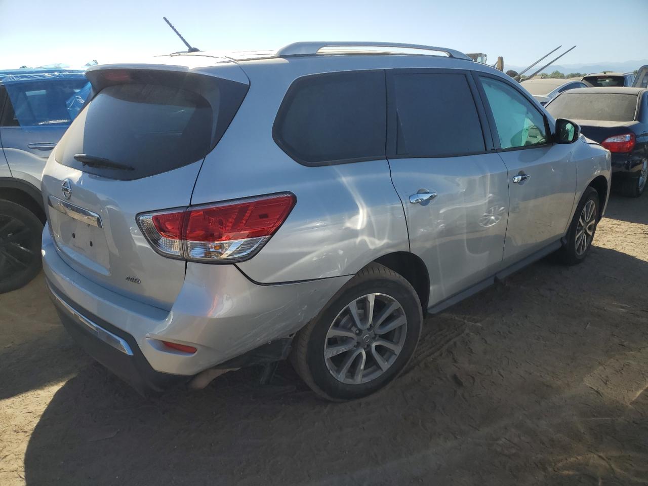 2016 Nissan Pathfinder - Image 3