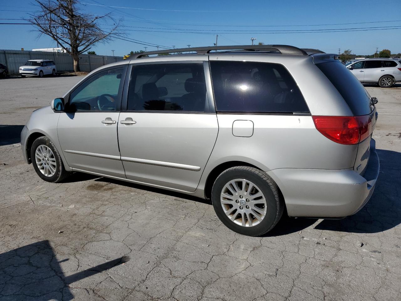 2007 Toyota Sienna - Image 2
