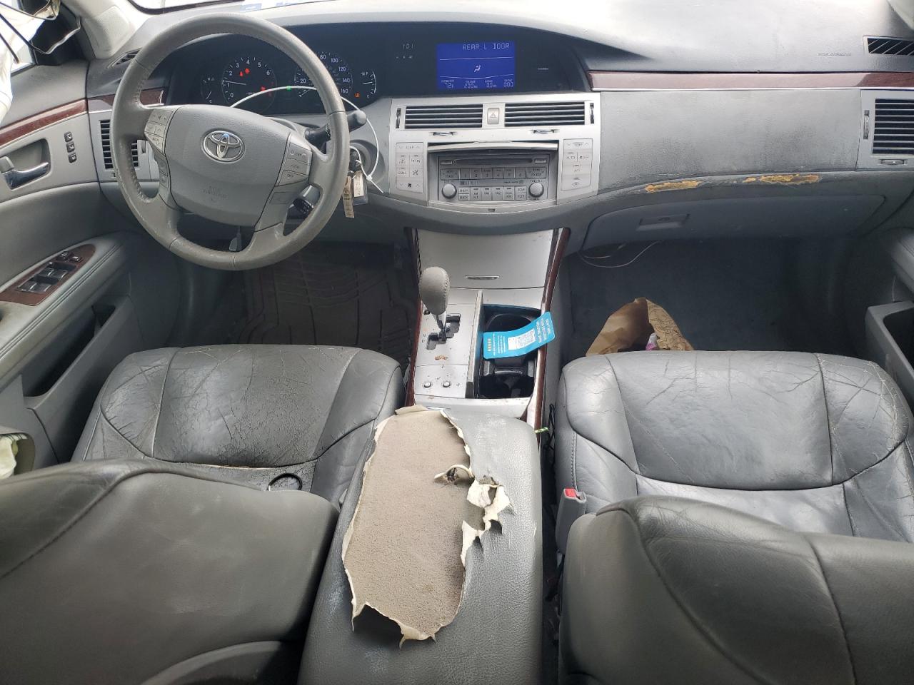 2010 Toyota Avalon - Image 8