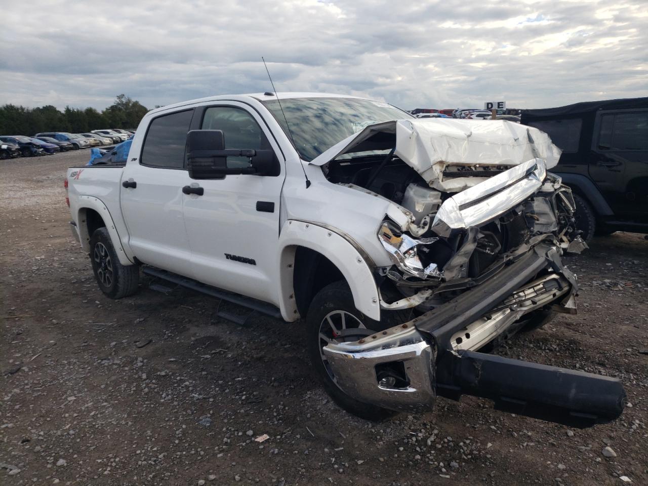 VIN 5TFDW5F16HX609447 2017 TOYOTA TUNDRA no.4